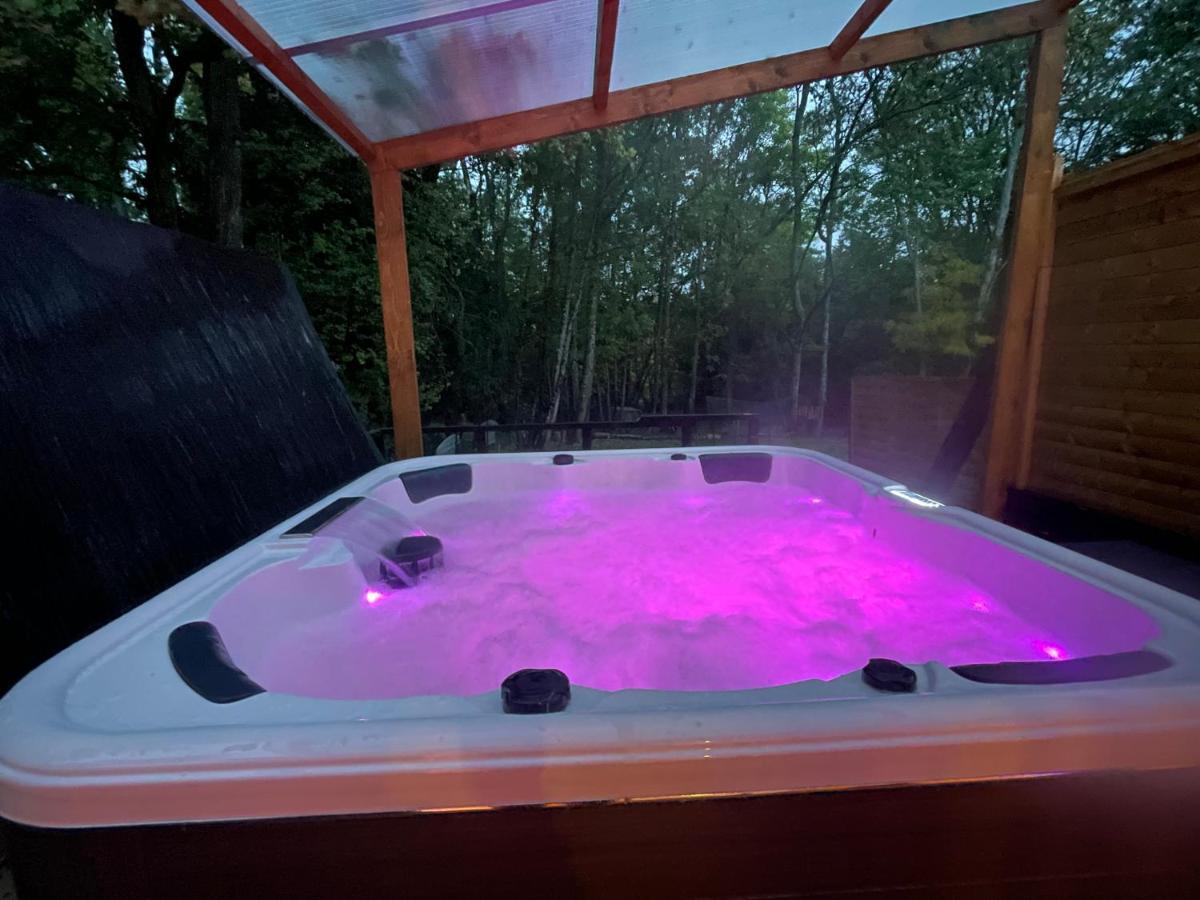 Cocoon Room - Jacuzzi Semoy Luaran gambar